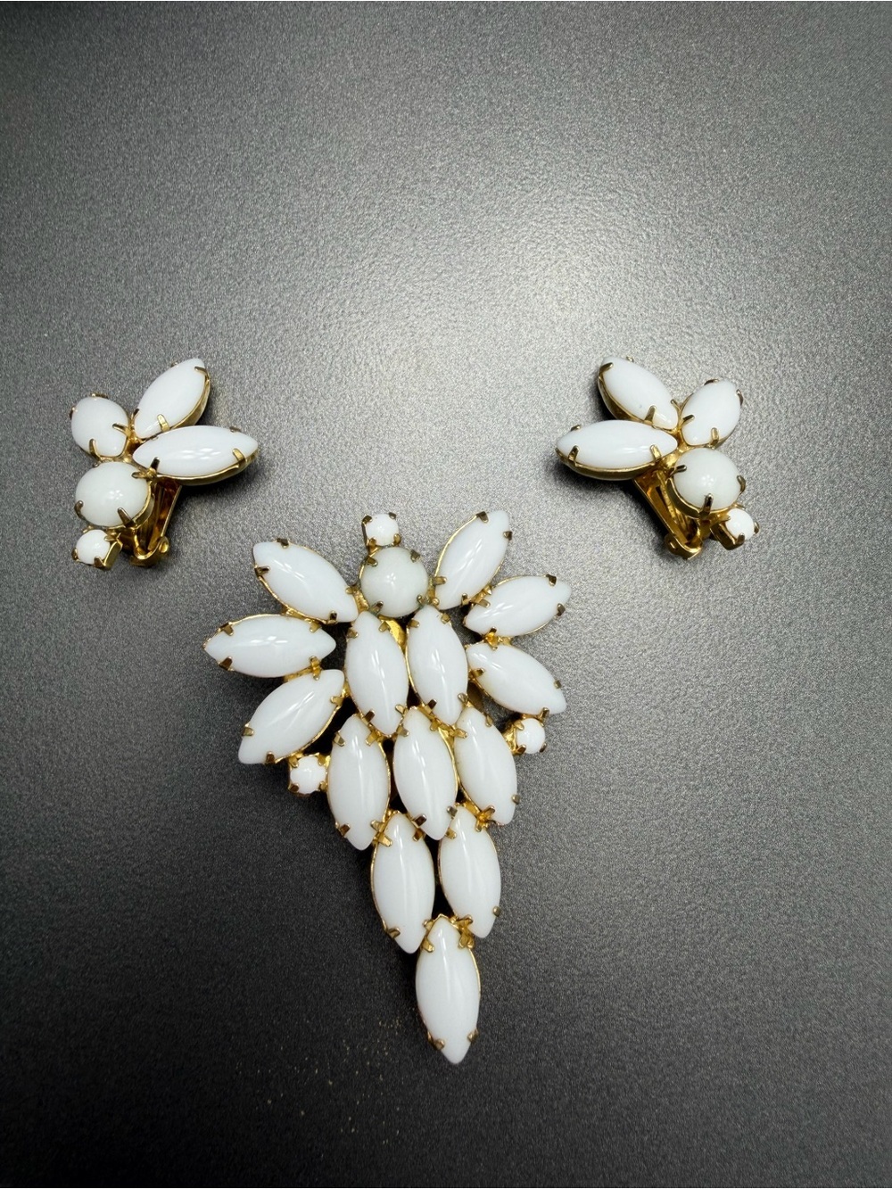 Vintage Milk Glass Brooch and Clip-On Earrings Set #99set